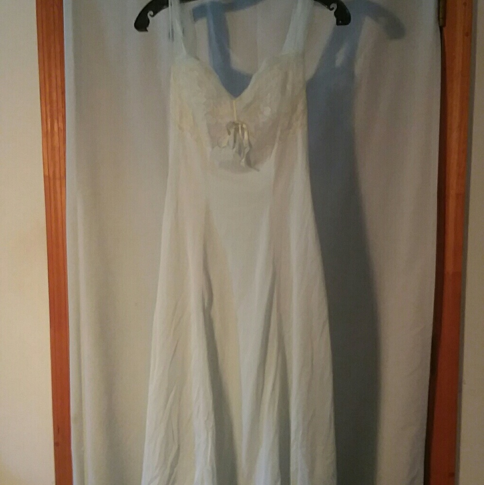 Woman's vintage late 1950's Vanity Fair negligee.